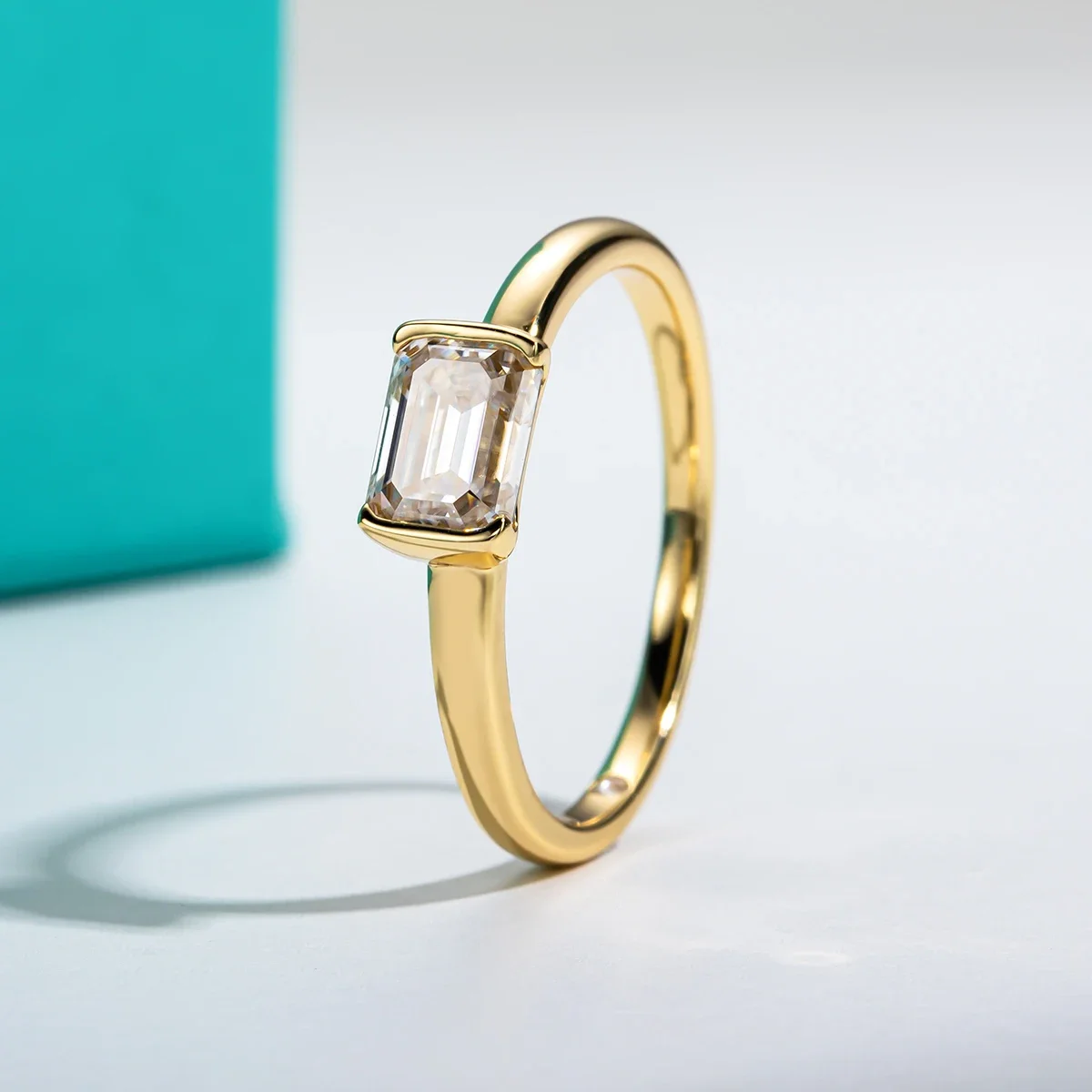 Moissanite Engagement Ring 1 Carat - خاتم مويسانيت بقطع الزمرد 1 قيراط،