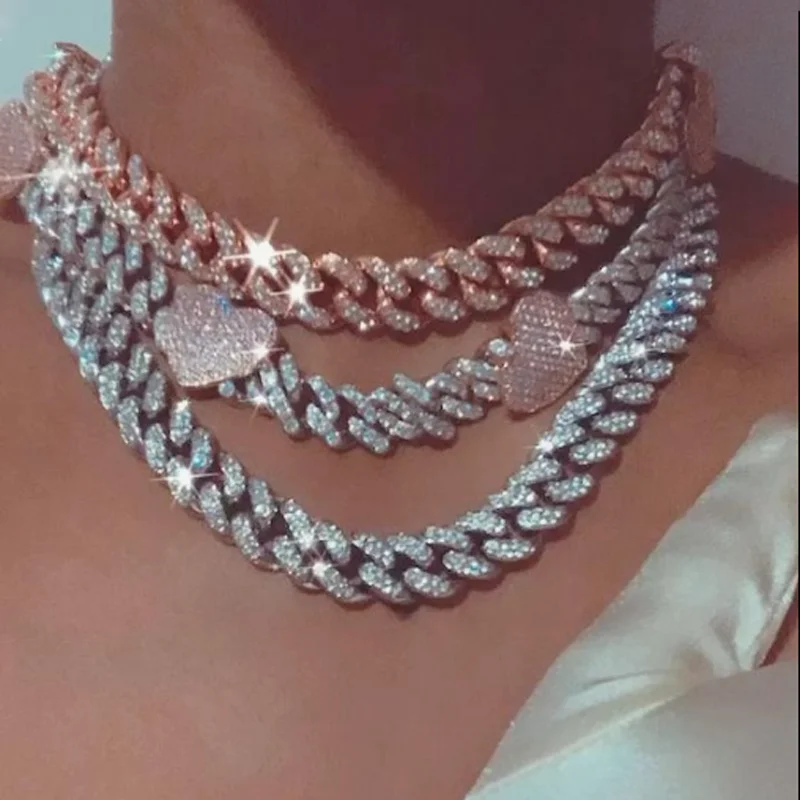 قلادة بلينغ مثلجة على شكل قلب  - مراجعة Cuban Link Chain 12Mm وسعره